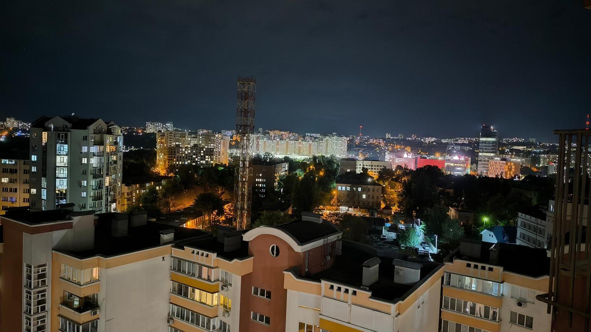 Комната С Двухместной Кроватью В Квартире С Общим Душем И Кухней, Double Room In A Guest Apartment, Camera La Cheie In Apartament Cu Dus, Bucatarie Comuna Chisinau Exterior photo
